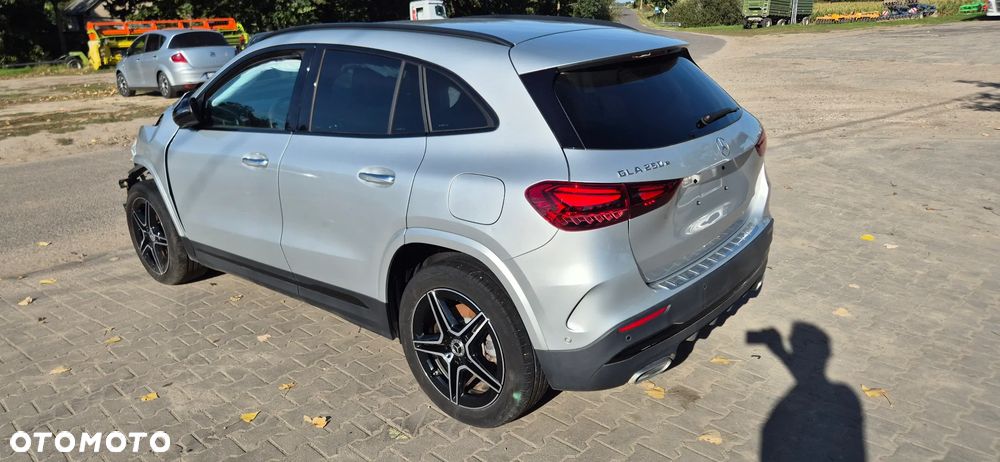 Mercedes-Benz GLA 250e AMG Line - 9