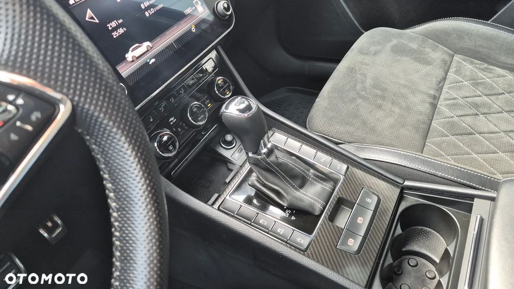 Skoda Superb 2.0 TDI SCR 4x4 Sportline DSG - 8