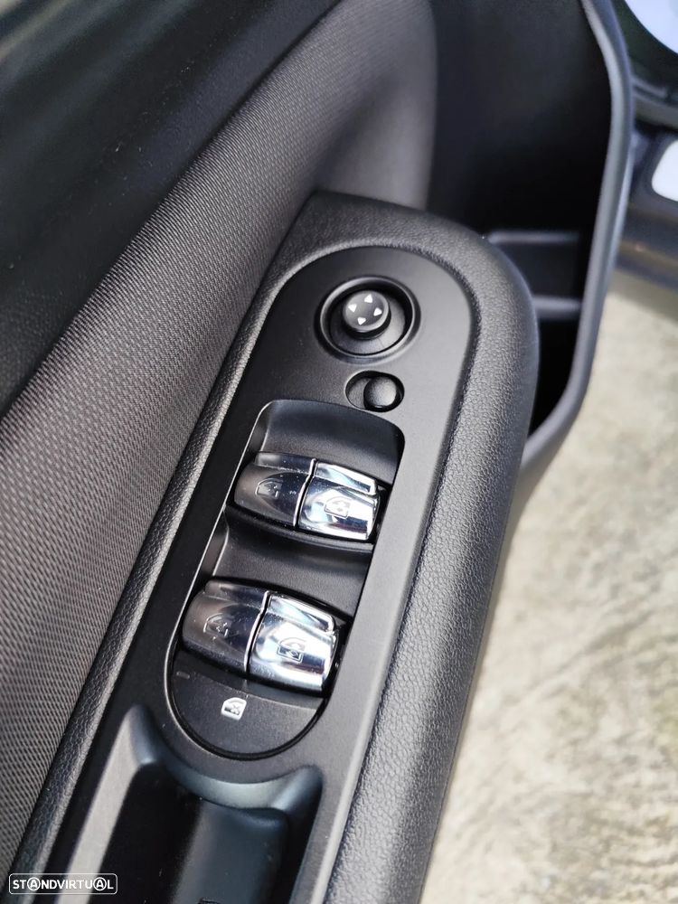 MINI Clubman One D - 13