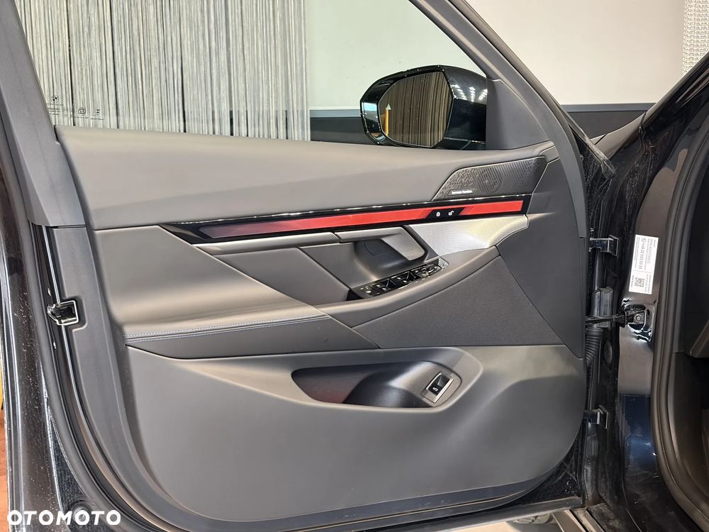 BMW Seria 5 520d xDrive mHEV - 11