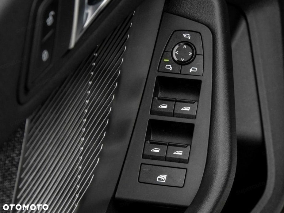 BMW Seria 1 120 mHEV - 12