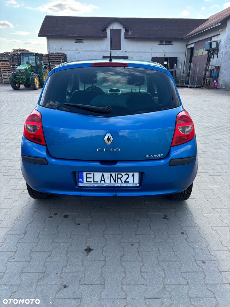 Renault Clio - 7