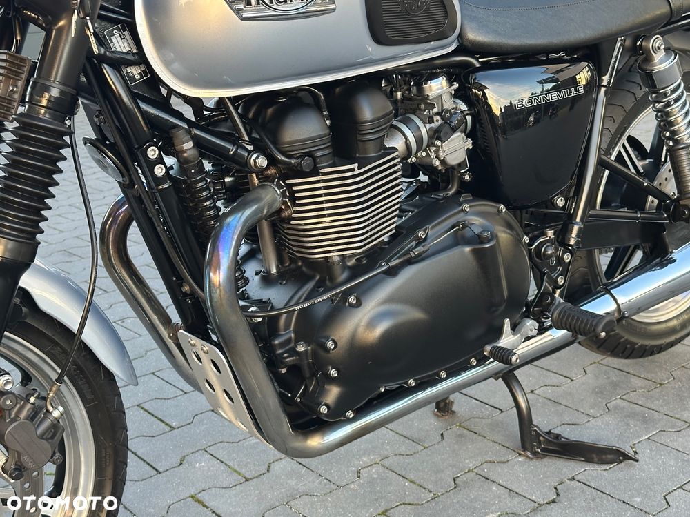 Triumph Bonneville - 36