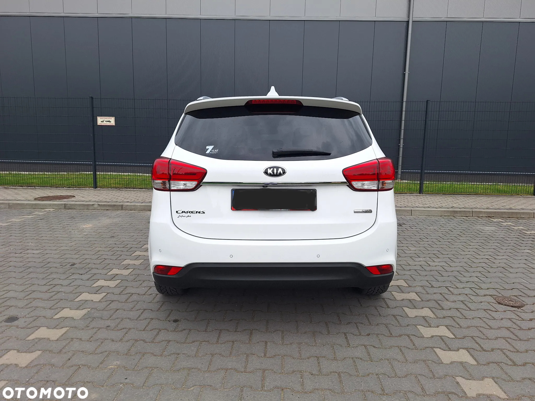Kia Carens - 11