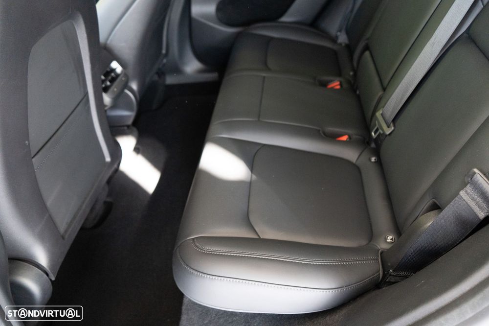 Tesla Model Y Standard RWD - 7