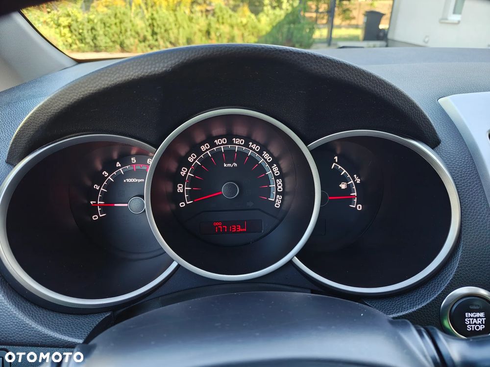 Kia Venga 1.6 CRDi 128 Titanium Collection - 13