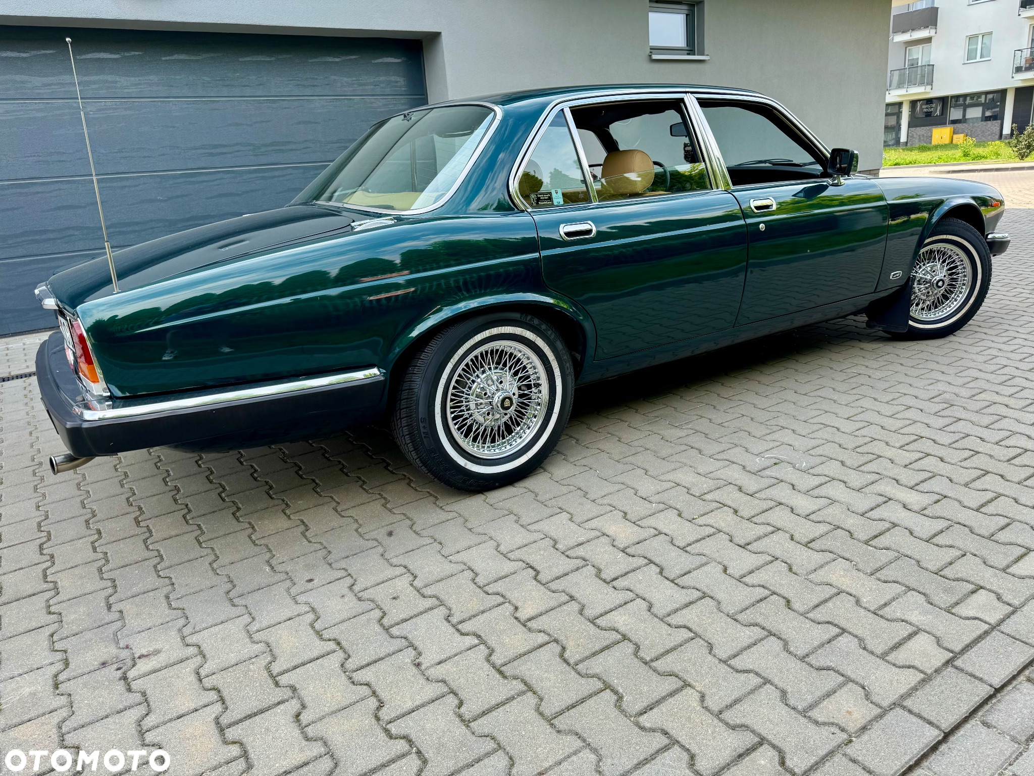 Jaguar XJ - 4