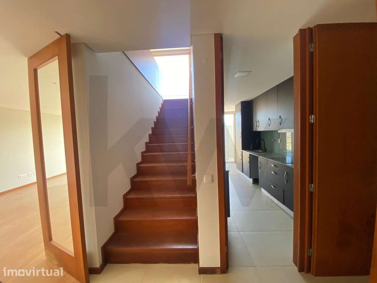 Moradia T4 para arrendamento com garagem e varanda - Grande imagem: 5/29