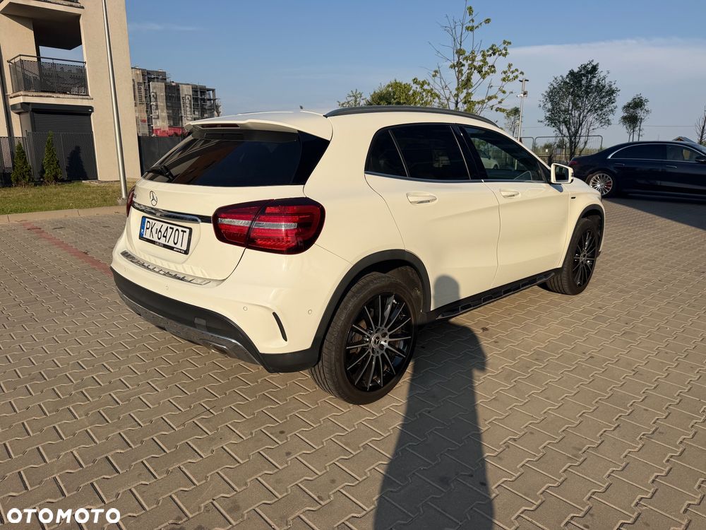 Mercedes-Benz GLA 180 7G-DCT UrbanStyle Edition - 4