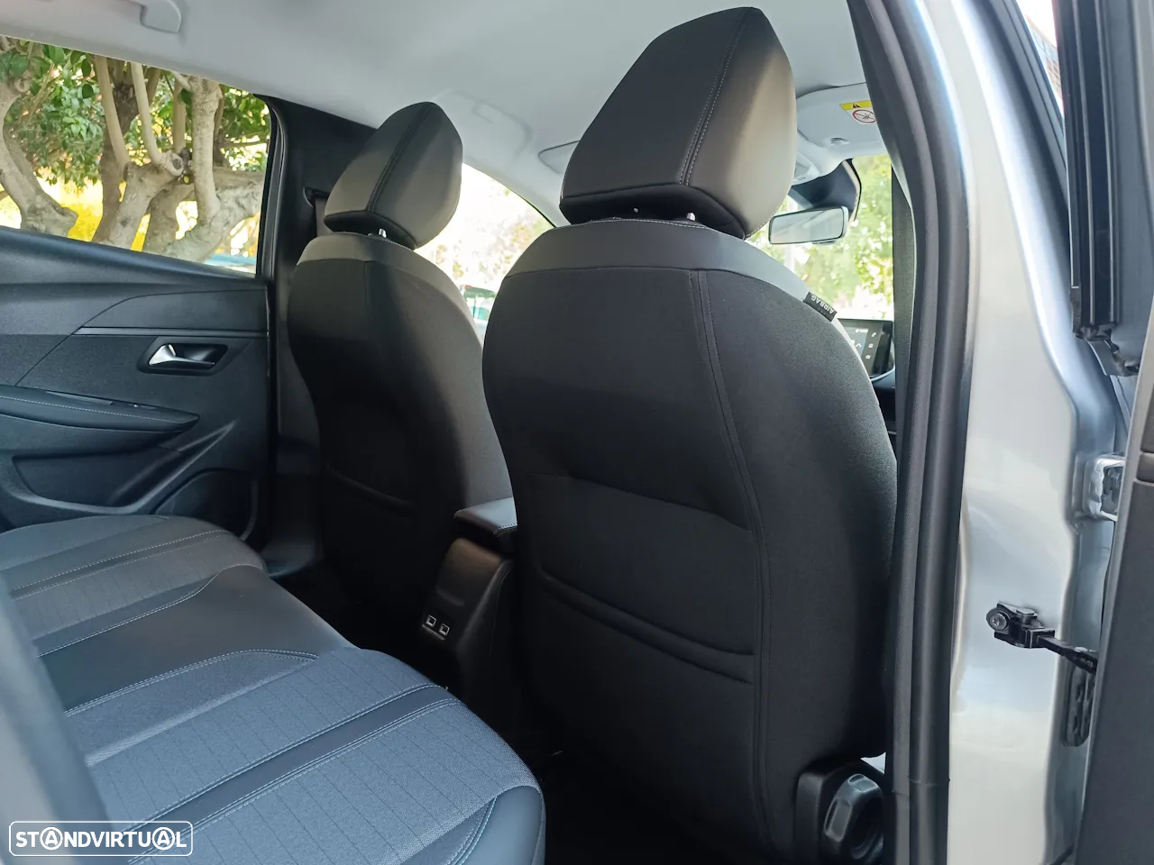 Peugeot 208 PureTech 100 EAT8 Allure - 28