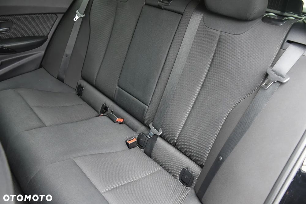 BMW Seria 3 318d Blue Performance Sport Line - 35