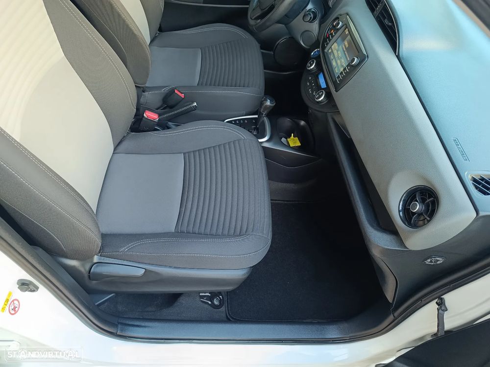 Toyota Yaris 1.5 HSD Comfort+P.Techno - 19