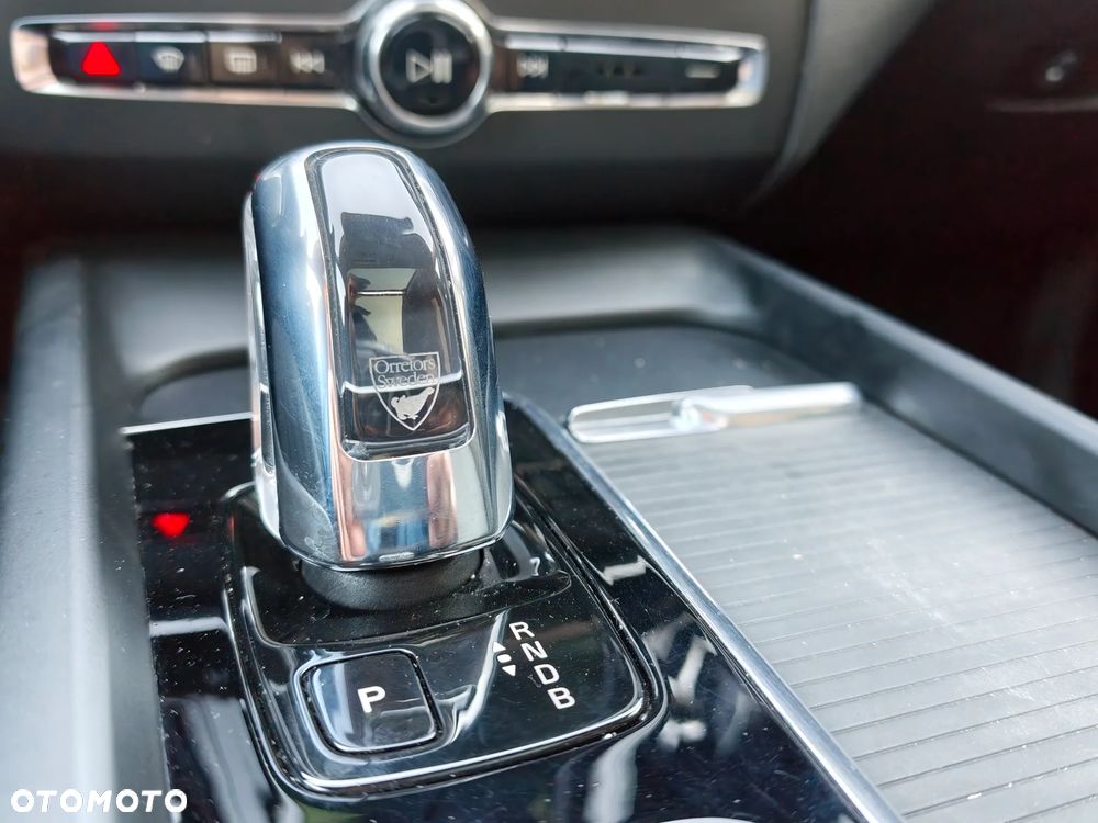 Volvo XC 60 T8 AWD Recharge Geartronic RDesign Expression - 27