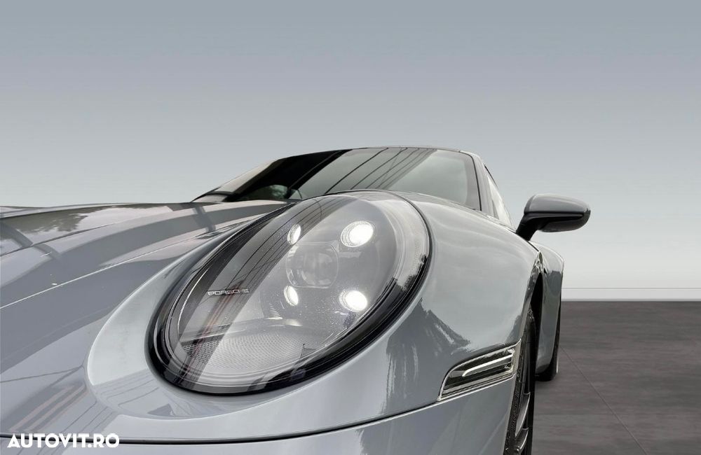 Porsche 911 Carrera 4 GTS PDK - 6