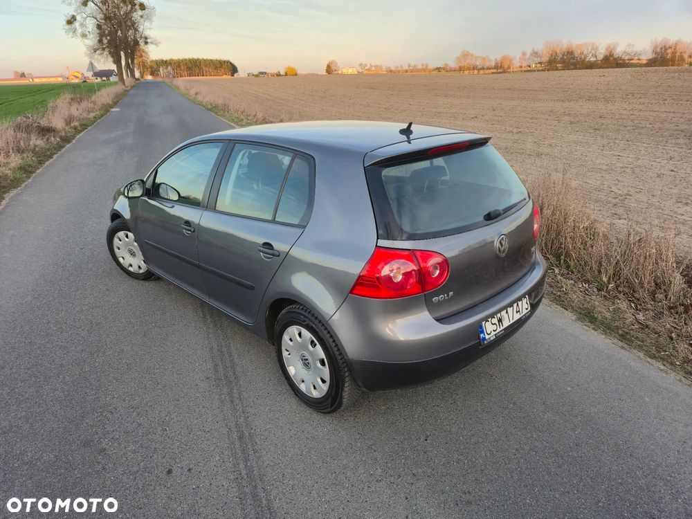 Volkswagen Golf - 28