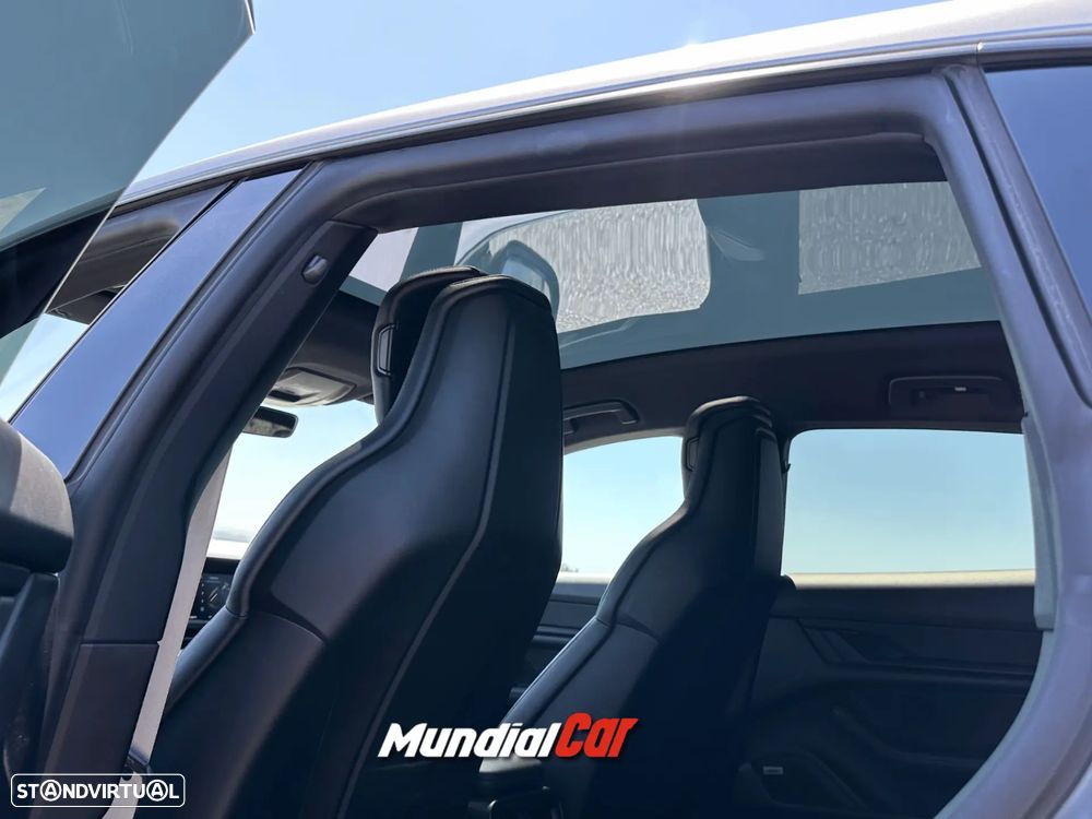 Porsche Taycan Cross Turismo 4 - 12
