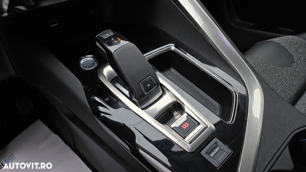 Peugeot 3008 1.6 PureTech Turbo S&S EAT8 Allure - 17