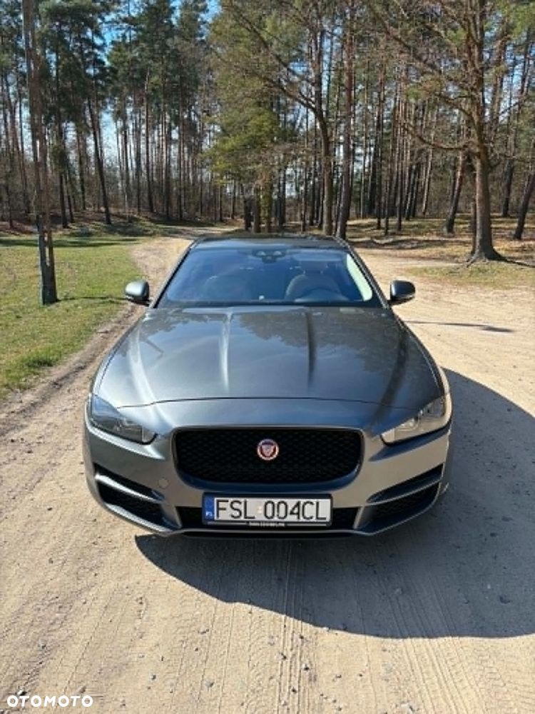 Jaguar XE 25t AWD Prestige - 3