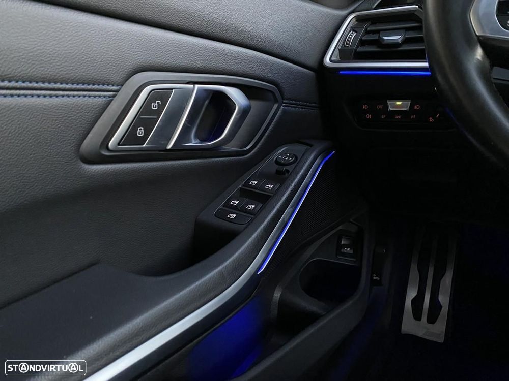 BMW 320 d Pack Desportivo M Auto - 47
