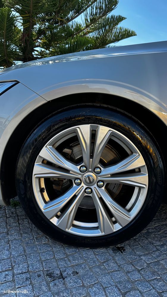 Volvo V90 2.0 B4 Momentum Plus Geartronic - 20