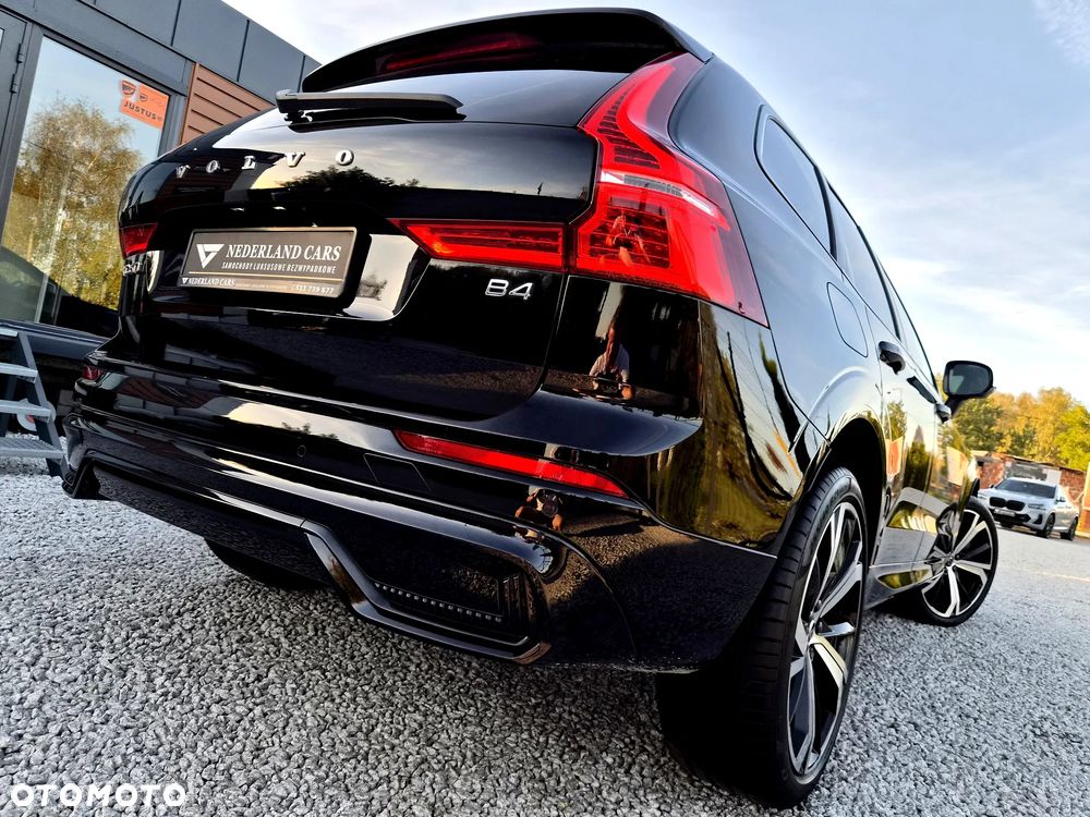 Volvo XC 60 B4 D Plus Dark - 33