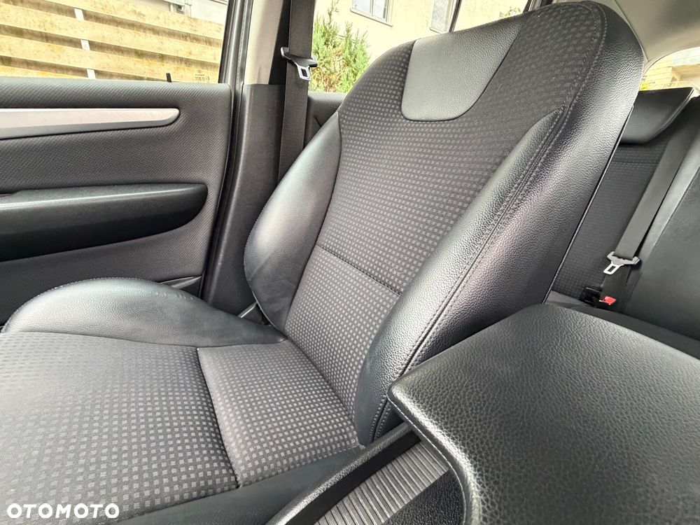 Mercedes-Benz Klasa B 200 Turbo SPORT EDITION - 30