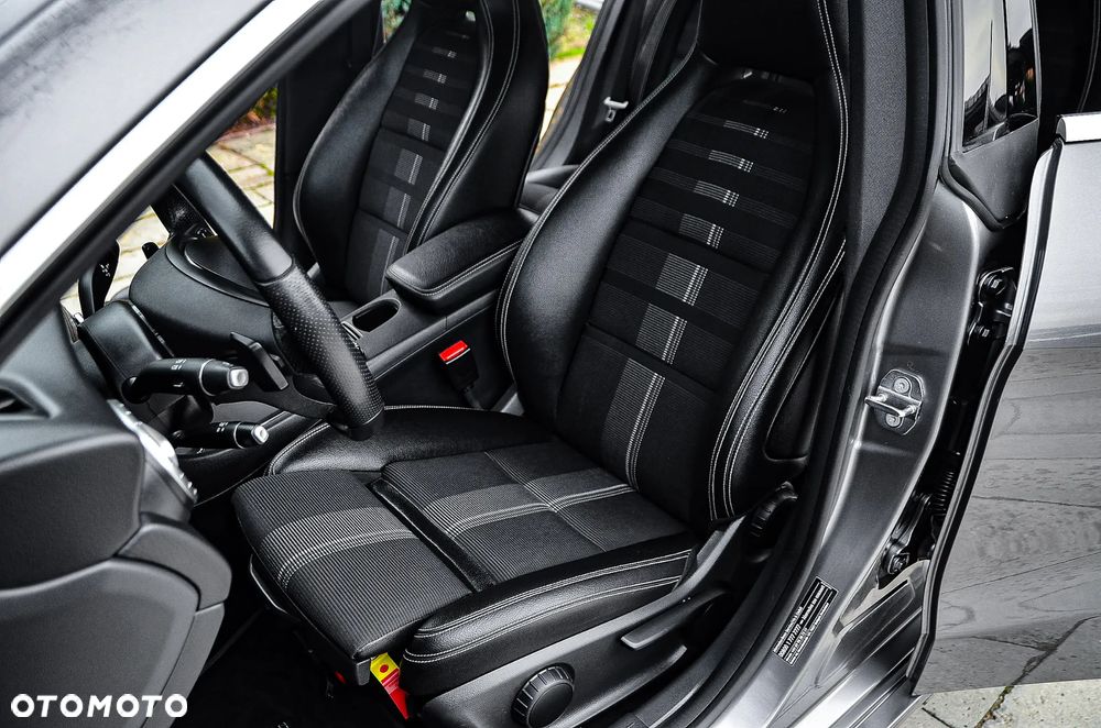 Mercedes-Benz CLA 200 7G-DCT UrbanStyle Edition - 26