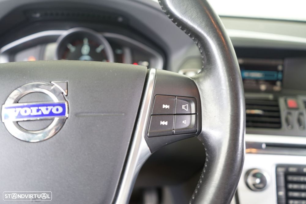 Volvo XC 60 2.0 D3 Momentum Geartronic - 23