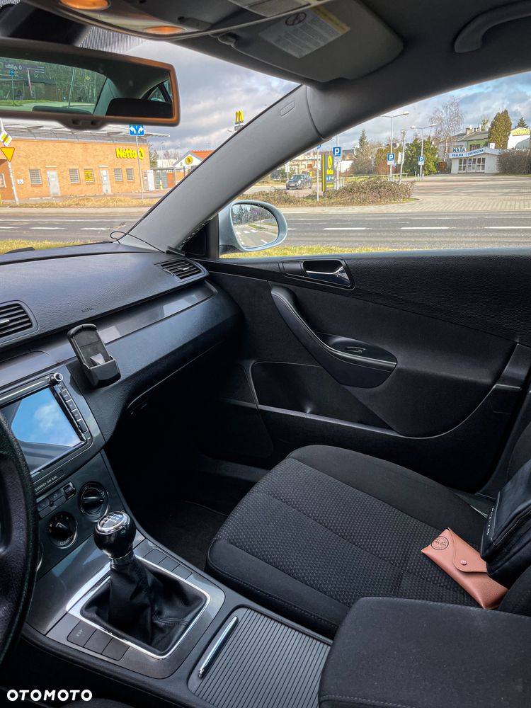 Volkswagen Passat 2.0 TDI Comfortline - 14