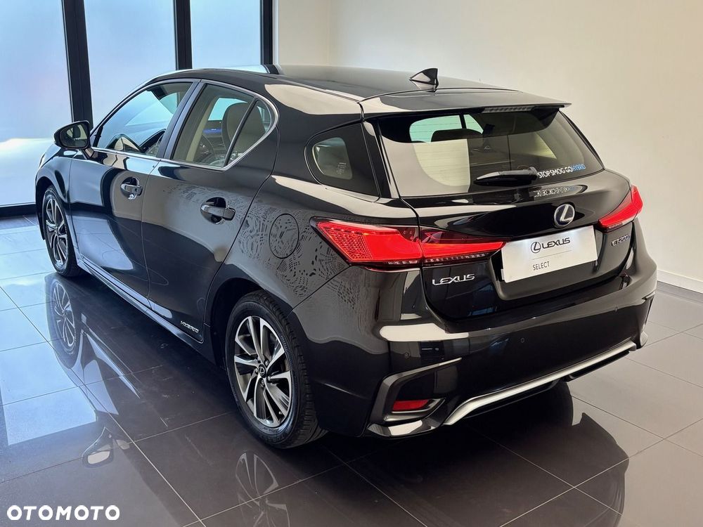 Lexus CT - 7