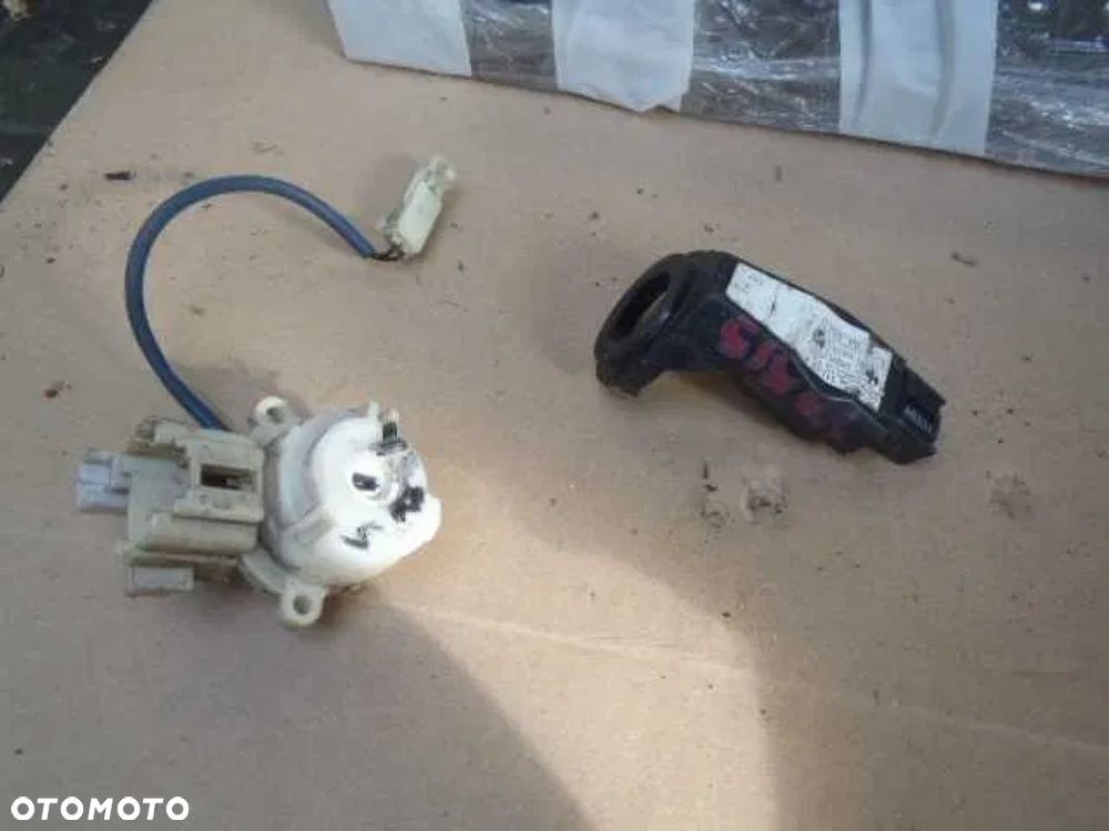 kostka stacyjki antena imo toyota yaris I - 1