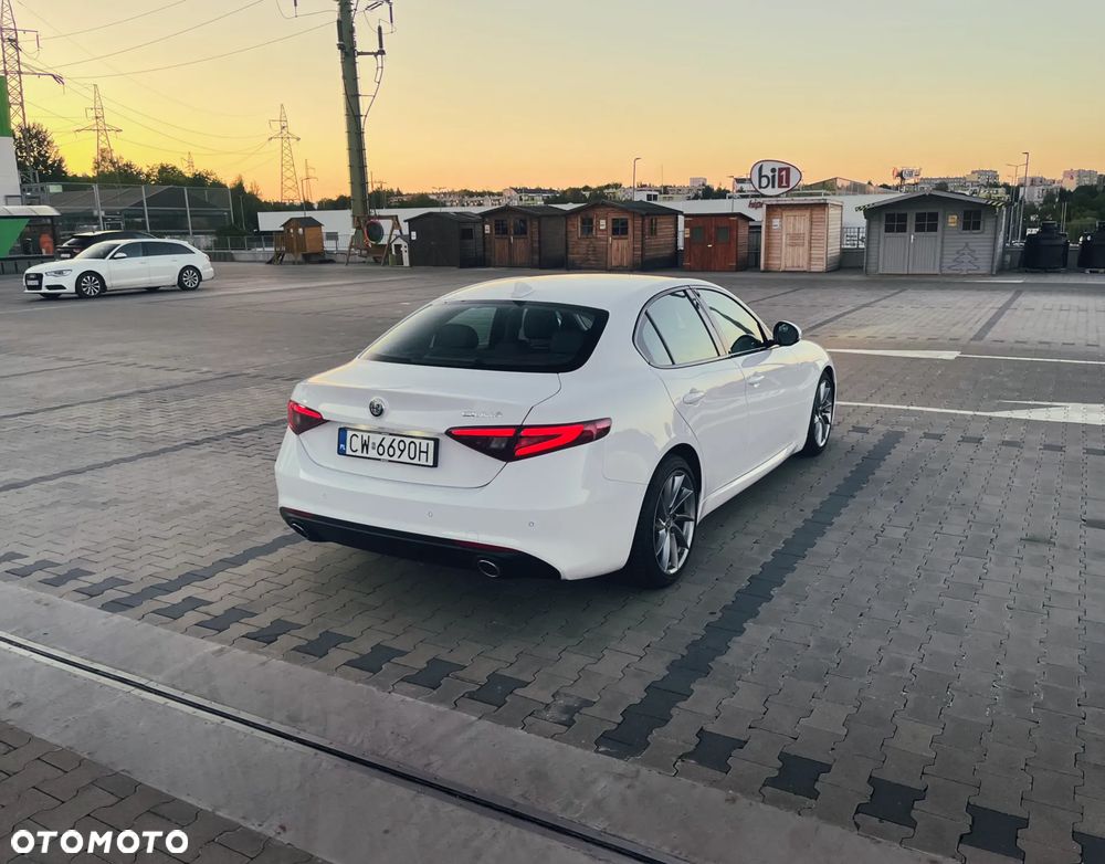 Alfa Romeo Giulia 2.2 AT8 Super - 4