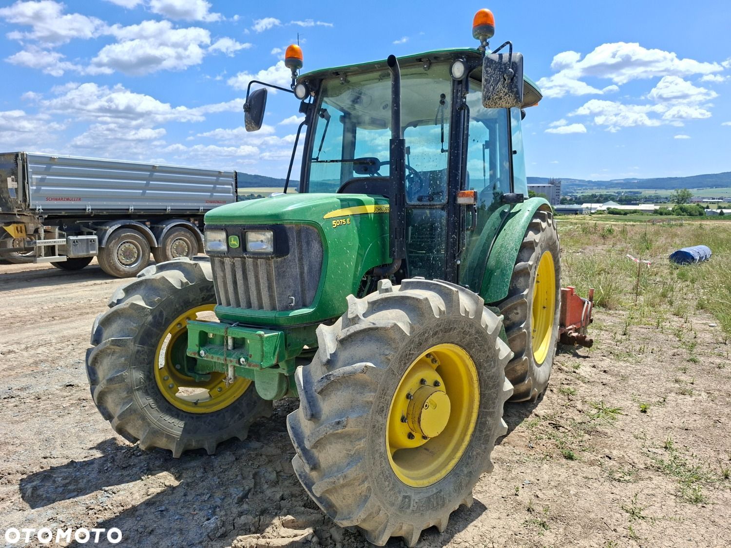 John Deere 5075E 4X4 - 1