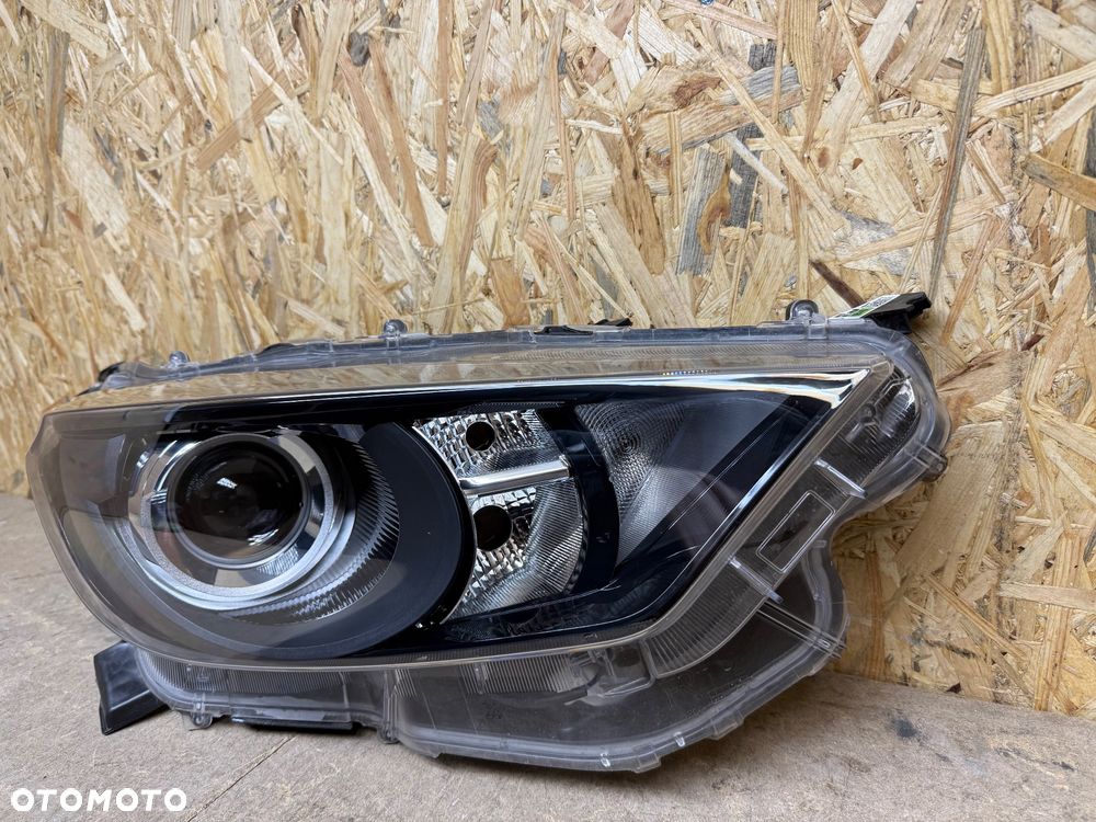 TOYOTA YARIS IV 2020- LAMPA PRAWY PRZÓD ZWYKŁA SOCZEWKA KOITO K0-6 EU - 18