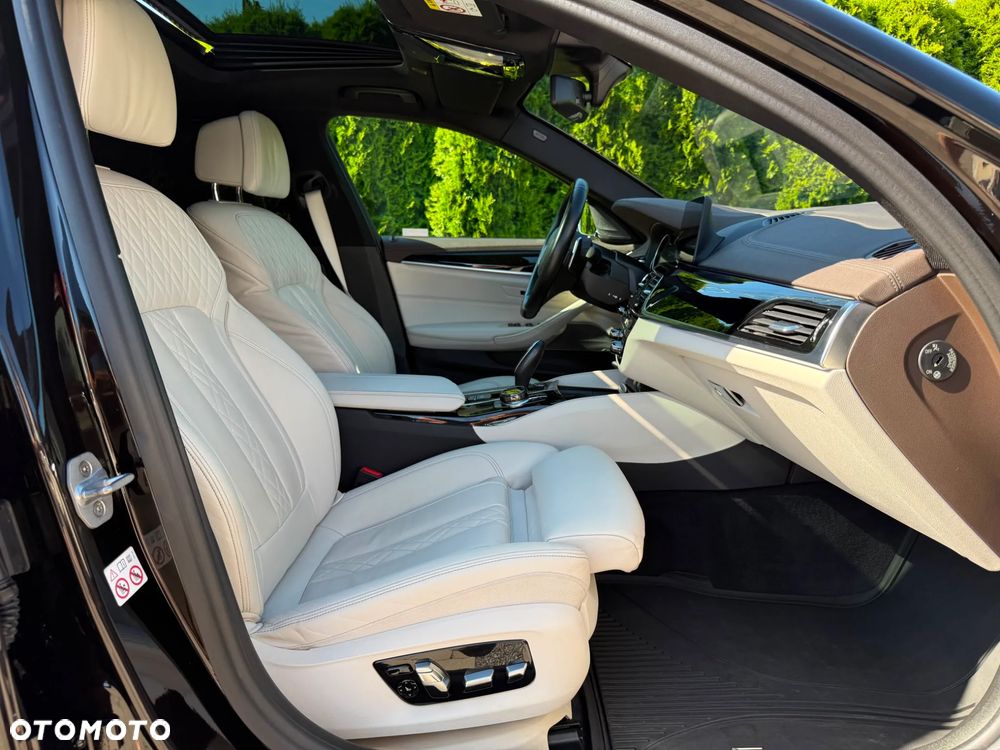 BMW Seria 5 530i Luxury Line sport - 16