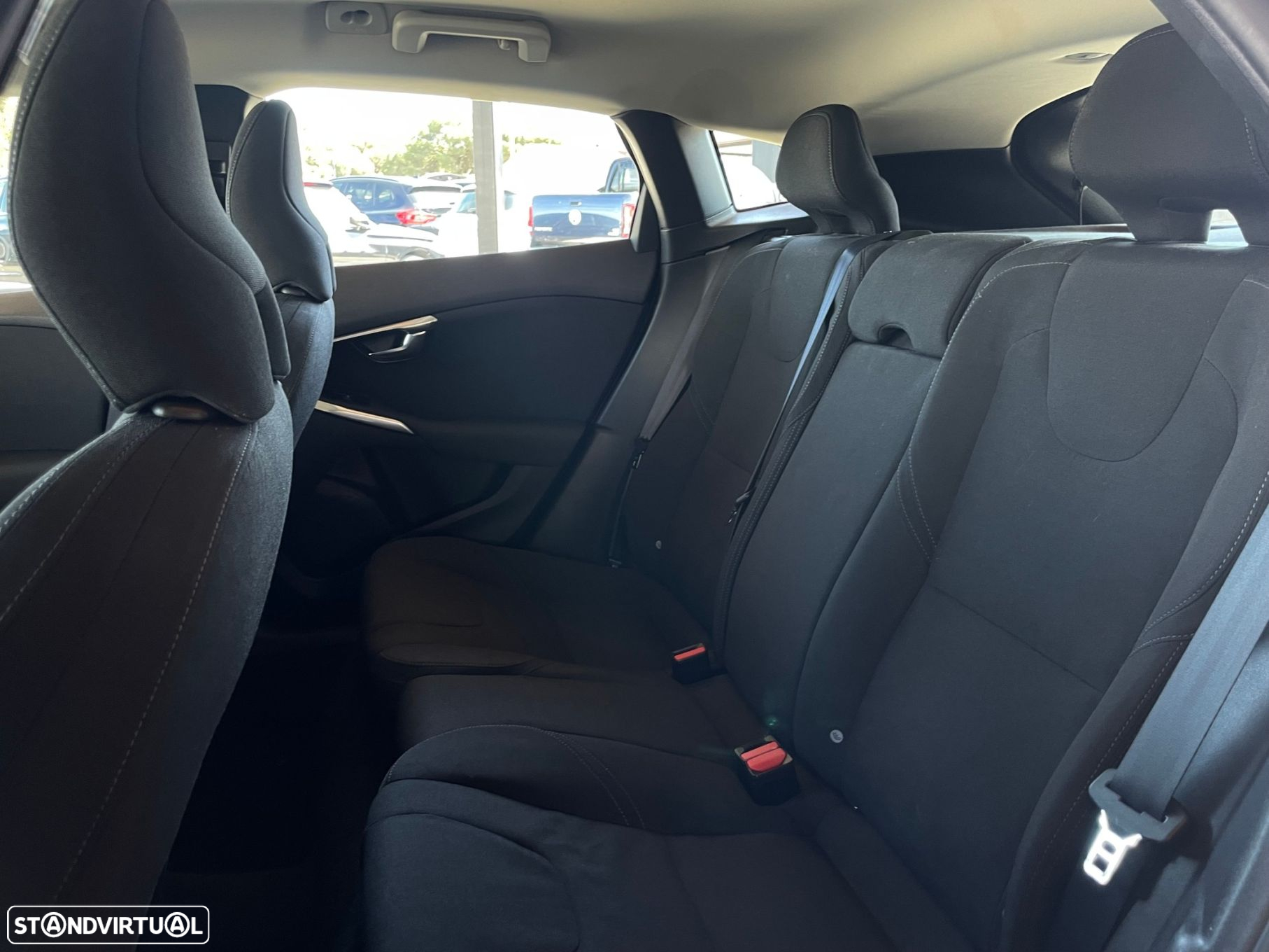 Volvo V40 2.0 D2 Momentum Geartronic - 13