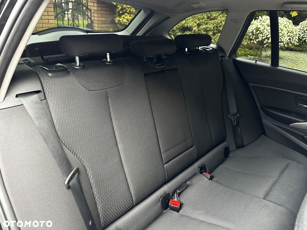 BMW Seria 3 320d - 28