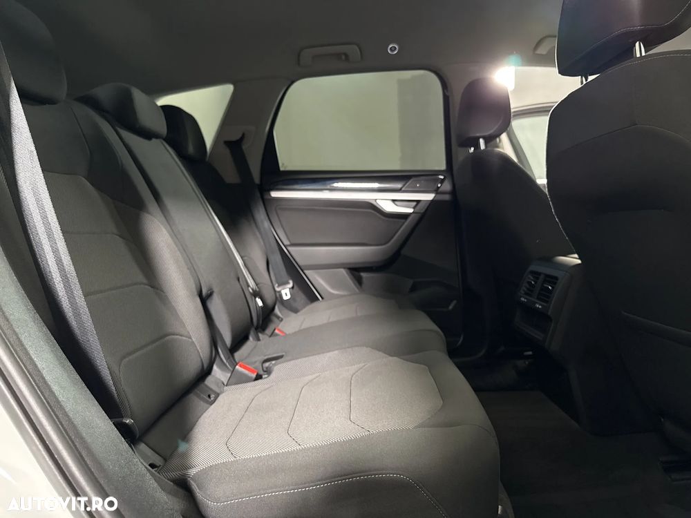 Volkswagen Touareg - 13
