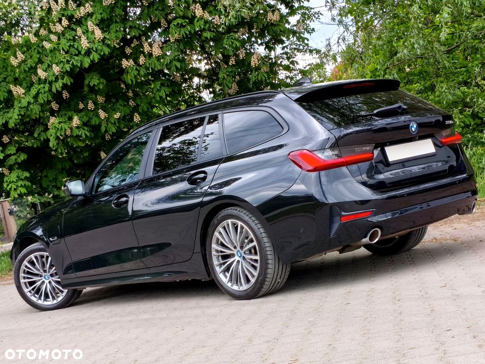 BMW Seria 3 330e - 33