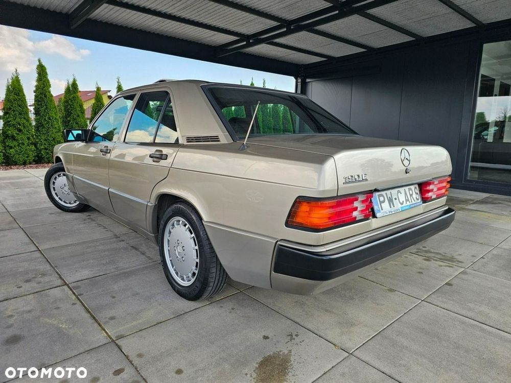 Mercedes-Benz W201 (190) - 4