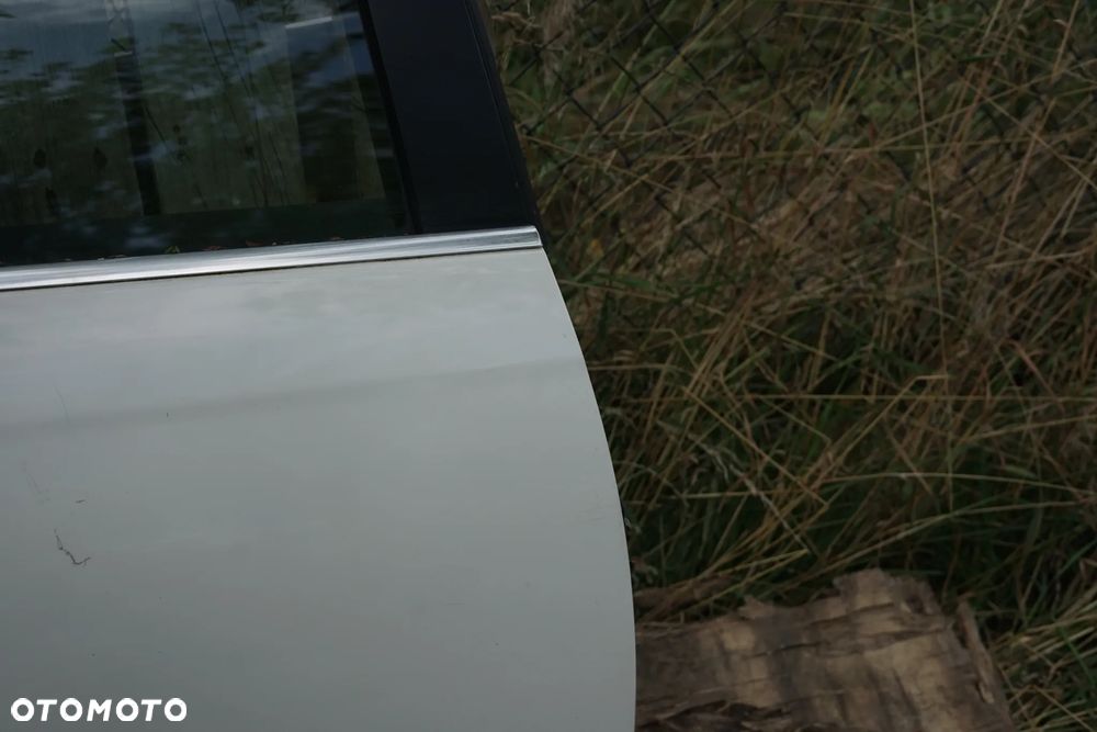 Drzwi tył tylne prawe Volkswagen Golf V Kombi LB9A - 3