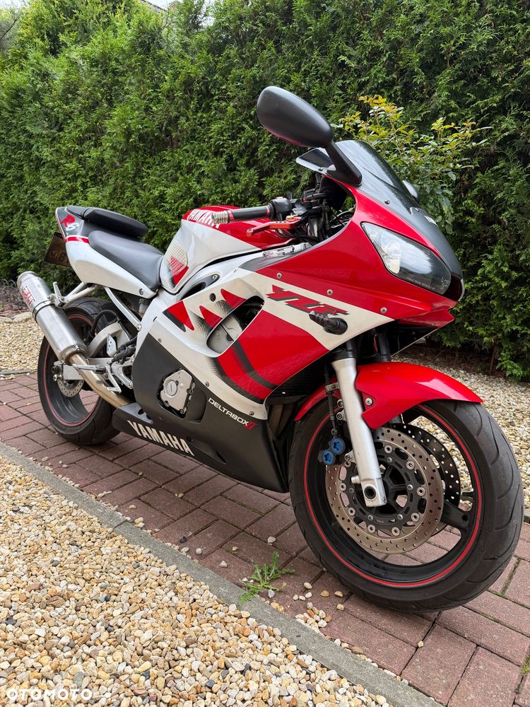 Yamaha R6 - 3