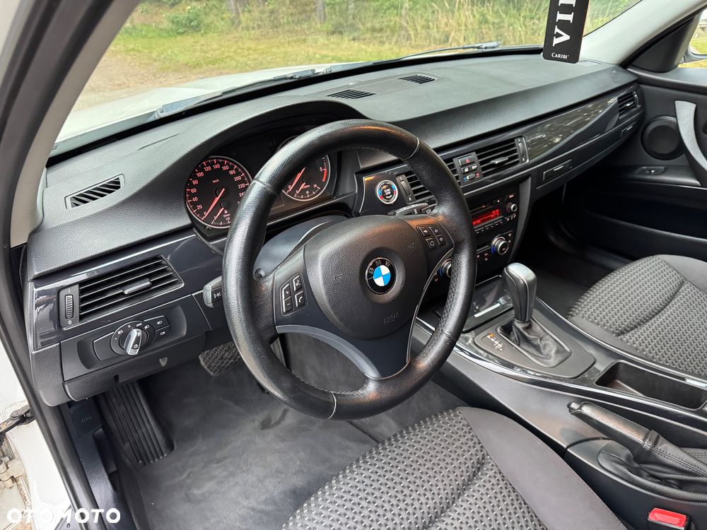 BMW Seria 3 318d DPF Touring Edition Sport - 24