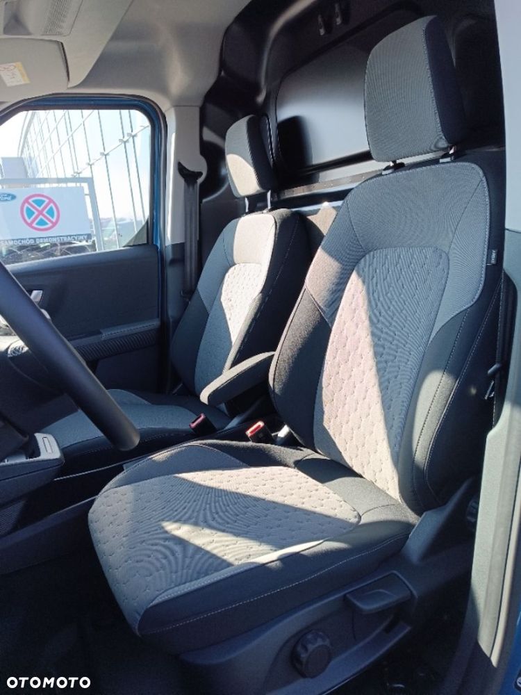 Ford Transit Courier - 11