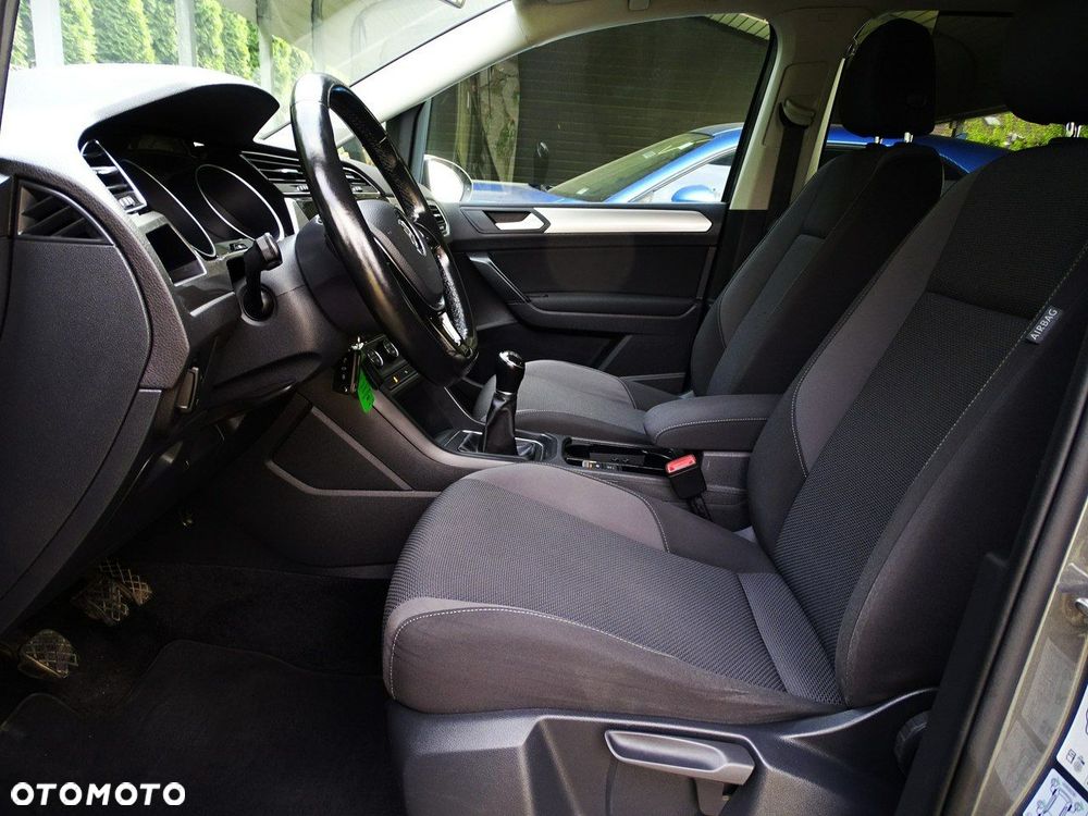 Volkswagen Touran - 24