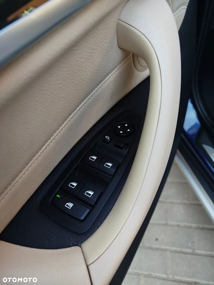 BMW X1 xDrive25i xLine sport - 12