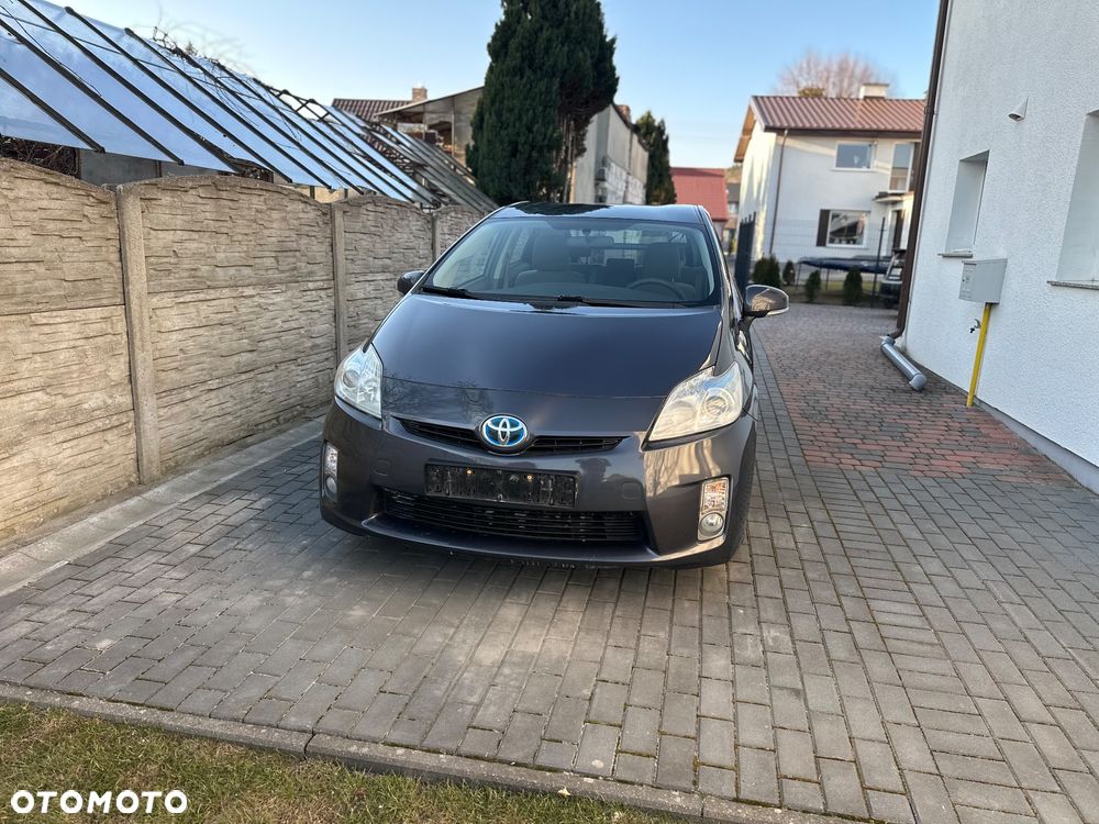 Toyota Prius (Hybrid) Life - 9