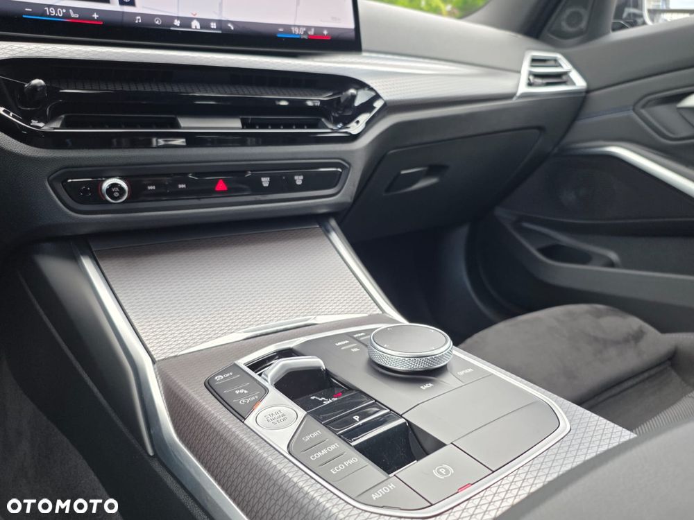 BMW Seria 3 330i xDrive M Sport - 20