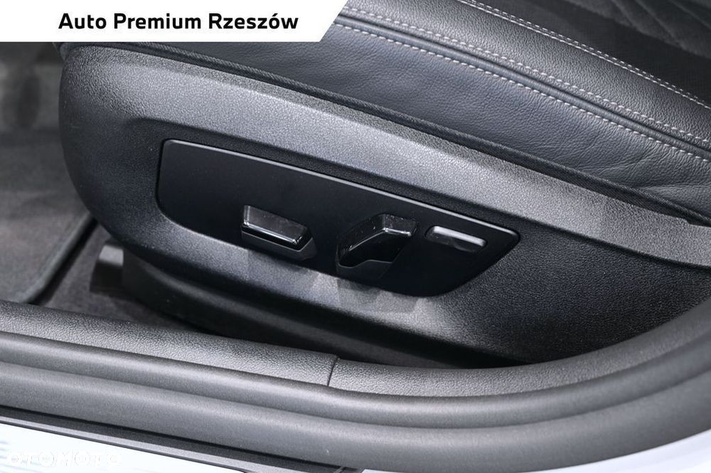 BMW Seria 5 520d xDrive mHEV - 11