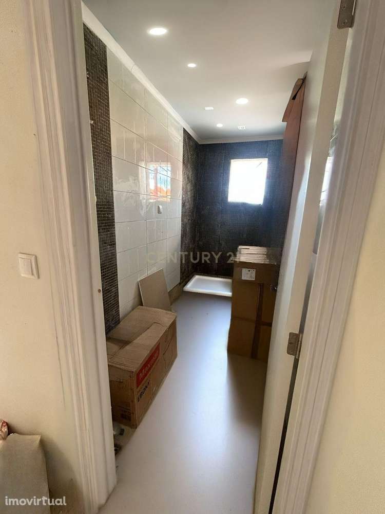 Apartamento T1 Totalmente em remodelação em Benavente - Grande imagem: 5/8